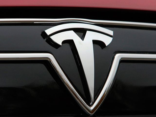 tesla_rojo_frente_Autodo